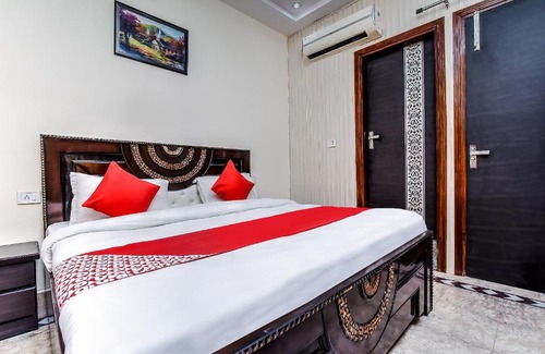 Rohini Hotel | OYO Florence Residency Near M2K Cinemas Rohini