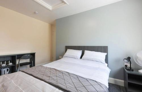 Brunel Hotel | OYO Honeycroft Lodge