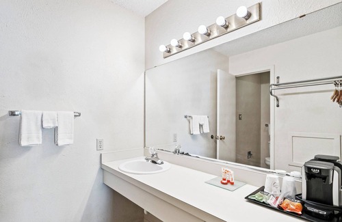 Junction Hotel | OYO Hotel Junction TX I-10