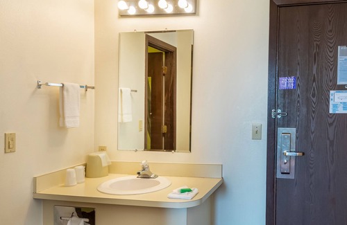 Shelby Hotel | OYO Hotel Shelby MT Hwy 2 & I-15