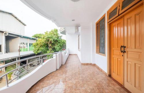 Karawang Timur Hotel | OYO Life 2412 Mandala Residence