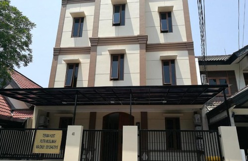 Pondok Ranji Hotel | OYO Life 2594 Kost Azarina Syariah