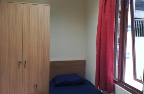 Pondok Ranji Hotel | OYO Life 2594 Kost Azarina Syariah