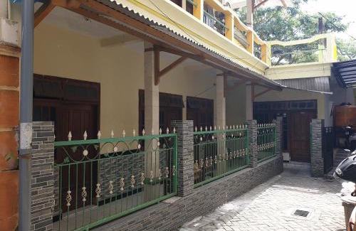 Dinoyo Hotel | OYO Life 92620 Syfa Kost