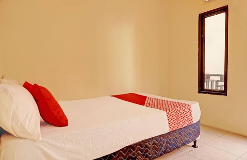 Karawang Timur Hotel | OYO Life 92936 Kost Teteh Erni Karawang