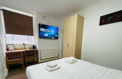Oadby Hotel | OYO Star Hotel, South Leicester