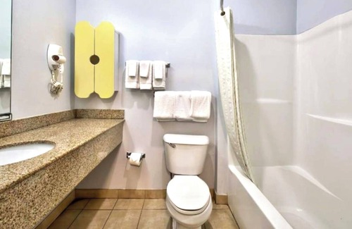 Sulphur Hotel | OYO Townhouse Sulphur, LA Extended Stay