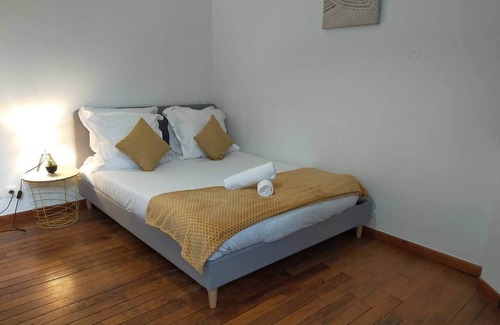 Miroir - Batignolles Apartment | Oyon T1 * Near train station * Parking * Fiber