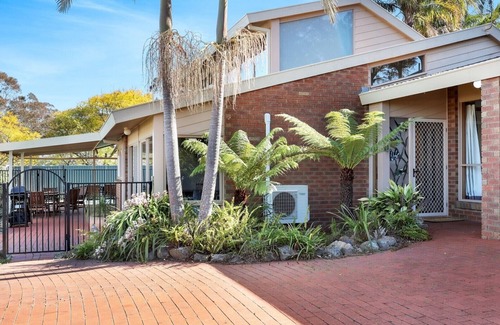 Merimbula House | Oyster View in Merimbula