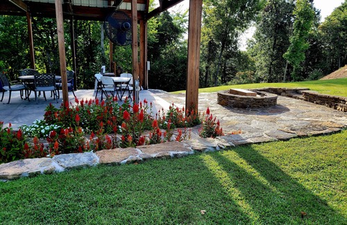 Harriet Cabin | OZARK FALL COLOR! The Angler! Couples Retreat! Firepit/Grill/Pavilion/WIFI