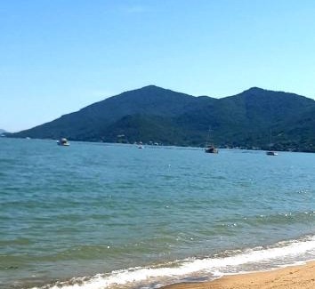Caiacanga House | Pé na areia, casa na praia de frente para o mar