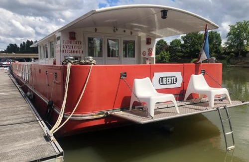 Asnieres-sur-Seine Boat Rental | Péniche Design 115m2 sur la Seine à Proximité de Paris