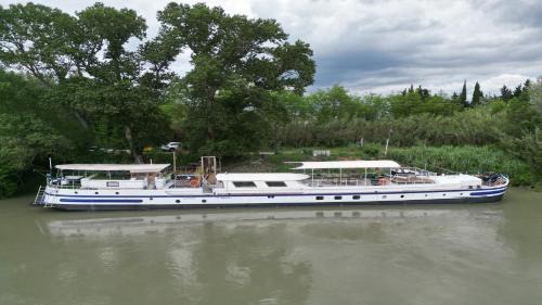 Avignon Boat Rental | Péniche Spa Le Makara - Avignon