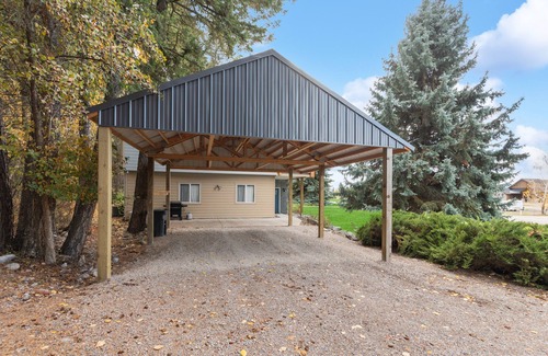 Bigfork House | P.A.s Retreat - Picturesque views and access to Flathead River/Flathead