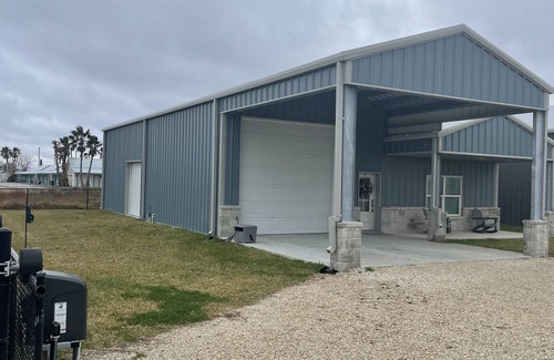 Port O Connor House | P.O.C TASTEFUL BARNDO- BRING BOAT AND FAMILY! PERFECT LOCATION!