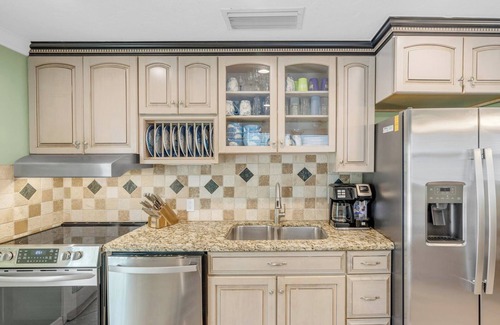 Marathon House | P10 - Charming 2 bedroom, 2 bath duplex with private pool and deep water.