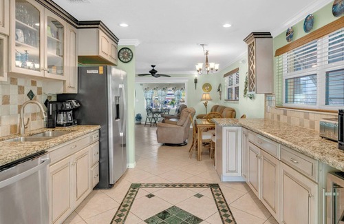 Marathon House | P10 - Charming 2 bedroom, 2 bath duplex with private pool and deep water.