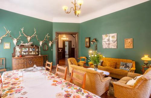 Miroslawiec Bed & Breakfast | Pałac Myśliwski Orle Solutions