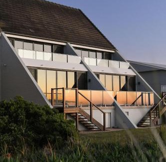 Wooli House | Pacific Dawn on the Beach One