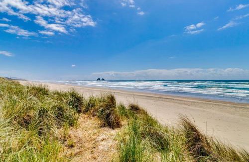 Rockaway Beach House | Pacific Horizon Haven