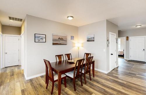 Rockaway Beach House | Pacific Horizon Haven