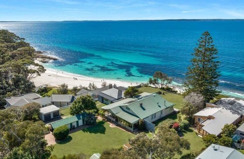 Hyams Beach House | Pacific Lodge - direct access to Hyams Beach