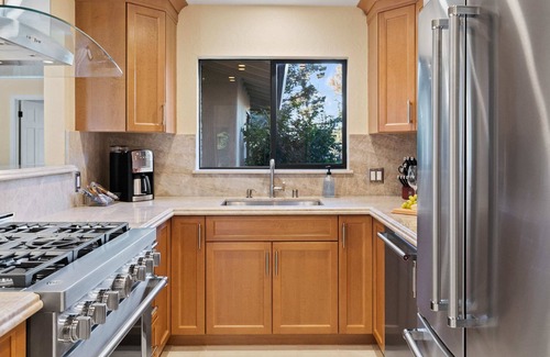 High Meadows House | Pacific Retreat: Beautiful 3 Bedroom 2 Bonus Rooms/Generator/Hot Tub