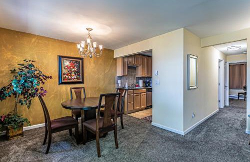 North End Apartment | Pacific View, Best Area, 2 Baths, 2 Bedrooms, WD, Jacuzzi Bath, New Carpet, Balcony, View, 925sf