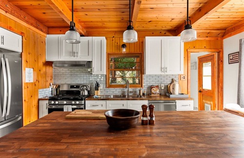 Moonridge Apartment | Paddington Manor - Bear Mtn, Hot Tub, Fireplace