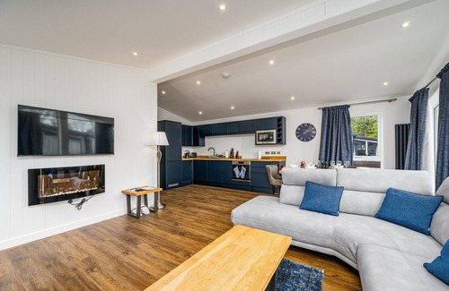 Perth Cottage | Paddock Lodges| Deluxe 3 Bed(Accessible) Chalet