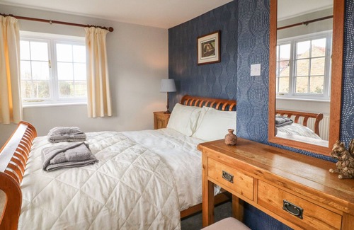 Croxton Kerrial Cottage | PADDOCK VIEW COTTAGE, pet friendly, with a garden in Vale Of Belvoir