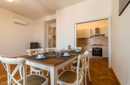 Historic Centre Apartment | PADOVA TOWER 13TH FLOOR CITY VIEW BORA
