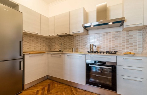 Historic Centre Apartment | PADOVA TOWER 13TH FLOOR CITY VIEW BORA