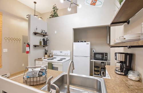 Victor Apartment | Page 2, Mid-Century Modern