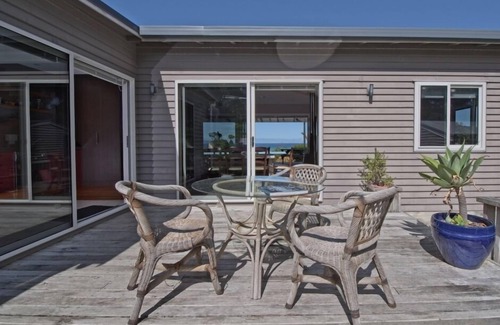 Tryphena House | Pah Bungalow, Tryphenia