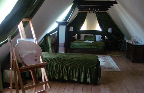 Apoldu de Sus House | PAINTING ROOM - A touch of poetry.