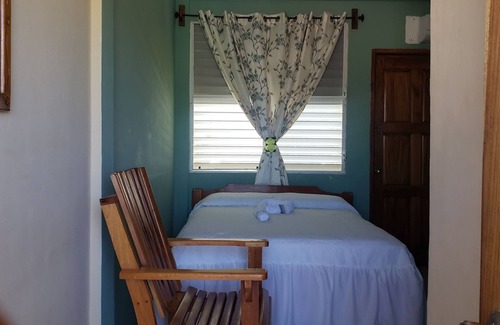 Dangriga Hotel | Pal's on the Beach - A Gold Standard Hotel