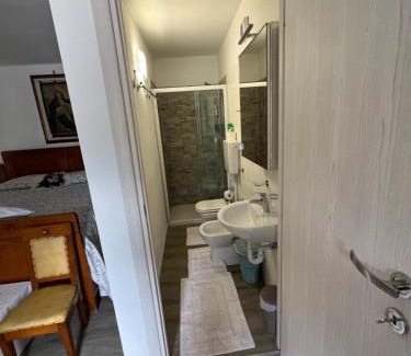 Santo Stefano di Cadore House | Palazzo Cervesato: Camera Regina Margherita