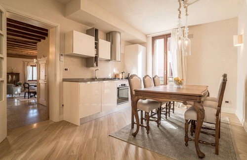 Cannaregio House | Palazzo Veneziano direct at the main canal of Venice with roof terrace