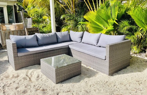 Nettle Bay House | Palm Beach House, Stunning 2 bedrooms beachfront