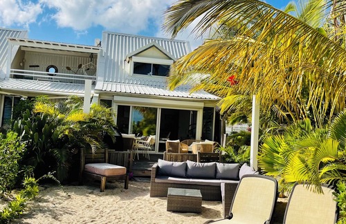 Nettle Bay House | Palm Beach House, Stunning 2 bedrooms beachfront