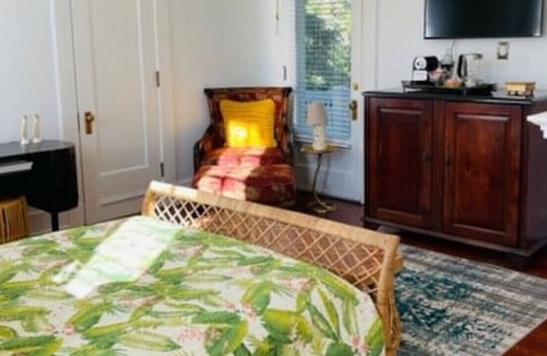 Hannon Park House | Palm Beach Luxury Suite!1Bd/1Ba. Historic Mansion