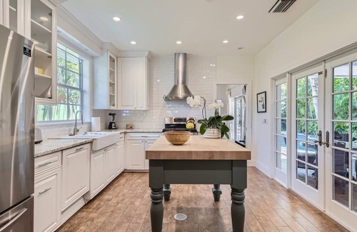 Grandview Heights House | Palm Beach Oasis - Indulge in Garden Tranquility with Alfresco Dining