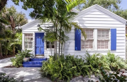 Grandview Heights House | Palm Beach Oasis - Indulge in Garden Tranquility with Alfresco Dining