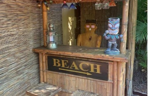 Southside Apartment | Palm Beach Tropical Hot-Tub Pool HIDE-A-WAY Suite