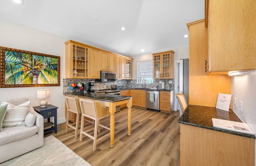 Sunset Reef House | Palm Cottage- Escape to Paradise, steps from the beach!