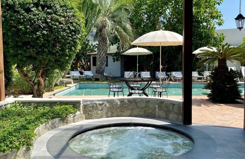 Panza Apartment | "Palm Cottage" with garden, swimming pool and spa hot tub