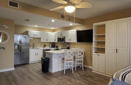 Fort Walton Beach Hotel | Palm Court Yacht Club 312-A - Studio