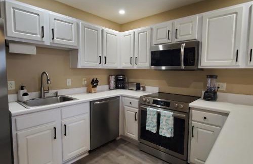 Fort Walton Beach Hotel | Palm Court Yacht Club 312-A - Studio