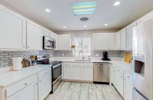 Winter Haven House | Palm Frond Place | House in Winter Haven with a game room, pool, and in-home gym